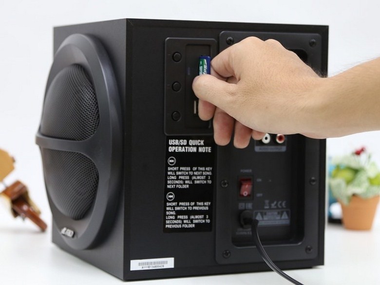 Khe cắm thẻ nhớ trên Loa Fenda A111x 2.1